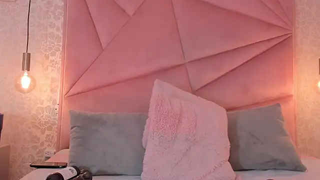 Snapshot of SalomeHills__ chatting on 03.04.25 SalomeHills online show from 03.04.25