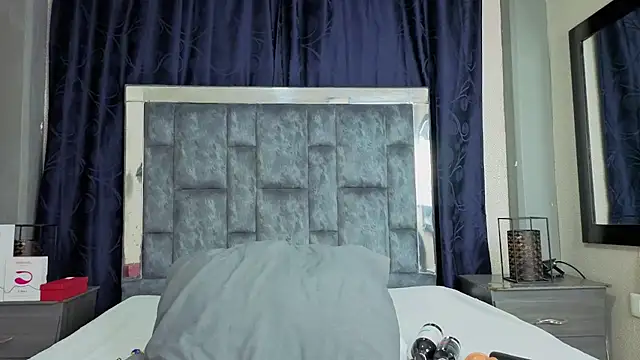 Effie cooper online show from 10.15.25