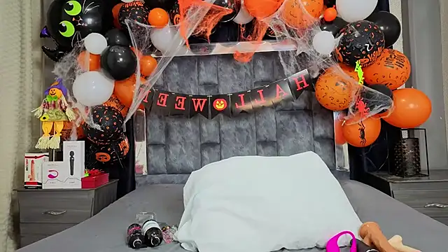 Effie cooper online show from 10.21.25