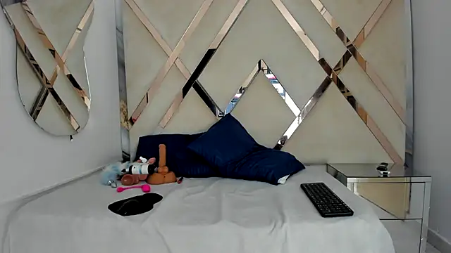 cataleyaxht online show from 10.21.25