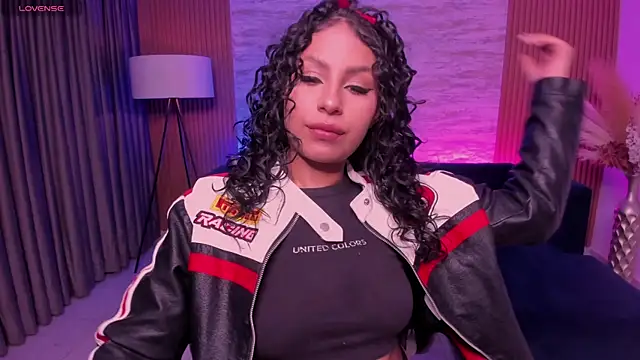 hannah thomson  online show from 10.14.25