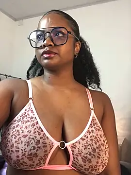 Snapshot of ValerieBlakee chatting on 09.30.25 ValerieBlakee online show from 09.30.25