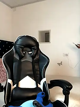 Snapshot of ValerieBlakee chatting on 11.17.25 ValerieBlakee online show from 11.17.25