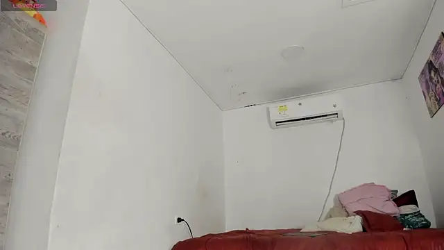 Snapshot of flor_herrera01 chatting on 10.16.25 flor herrera01 online show from 10.16.25