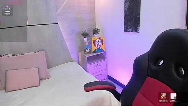 Layla Clarke online show from 01.10.26