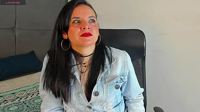 Snapshot of laura_hotties chatting on 03.12.25 laura hotties online show from 03.12.25