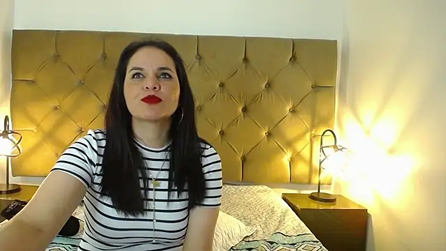 Snapshot of laura_hotties chatting on 03.17.25 laura hotties online show from 03.17.25