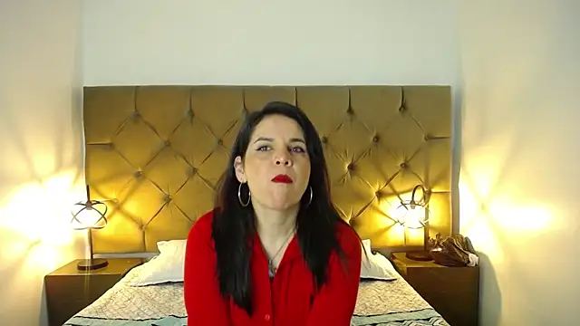 Snapshot of laura_hotties chatting on 03.18.25 laura hotties online show from 03.18.25
