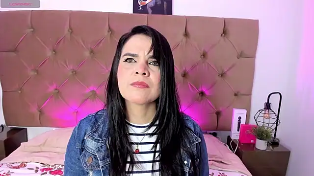 laura hotties online show from 04.05.26