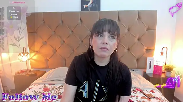 laura hotties online show from 04.10.26