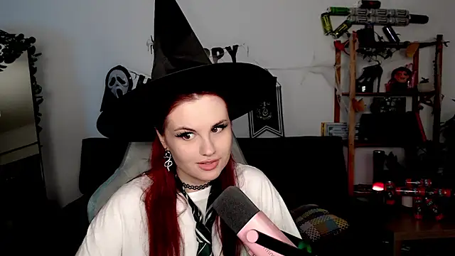 Della Ideal online show from 11.02.25