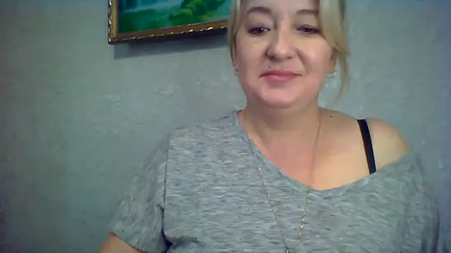 Snapshot of ArielXLoveresss chatting on 10.14.25 ArielXLoveresss online show from 10.14.25