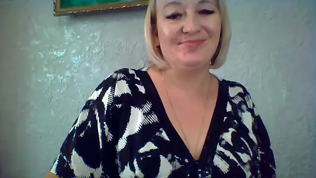 Snapshot of ArielXLoveresss chatting on 10.30.25 ArielXLoveresss online show from 10.30.25