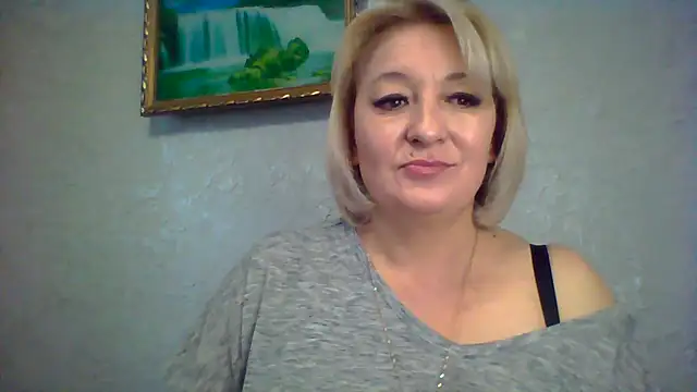 Snapshot of ArielXLoveresss chatting on 10.31.25 ArielXLoveresss online show from 10.31.25