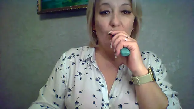 Snapshot of ArielXLoveresss chatting on 11.04.25 ArielXLoveresss online show from 11.04.25