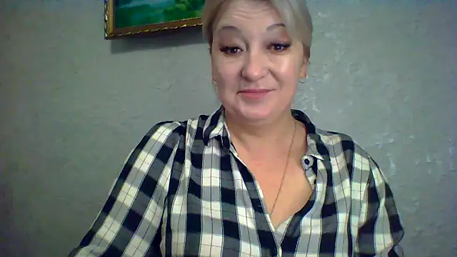 Snapshot of ArielXLoveresss chatting on 11.08.25 ArielXLoveresss online show from 11.08.25