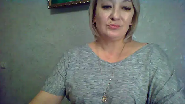 Snapshot of ArielXLoveresss chatting on 11.08.25 ArielXLoveresss online show from 11.08.25