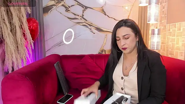 Bella williamss  online show from 10.17.25