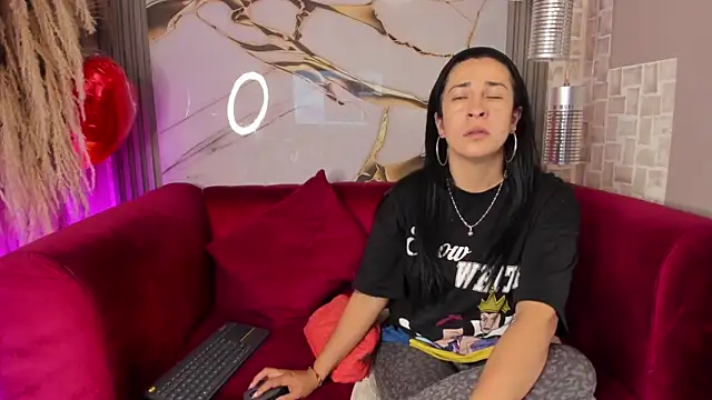 Bella williamss  online show from 11.18.25