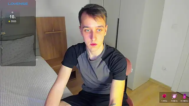 Snapshot of your_super_hero chatting on 02.26.25 your super hero online show from 02.26.25