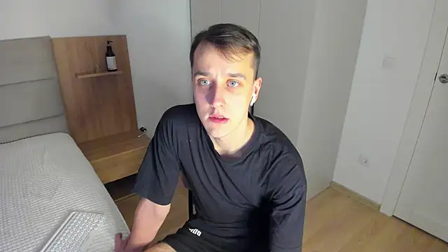 Snapshot of your_super_hero chatting on 03.02.25 your super hero online show from 03.02.25