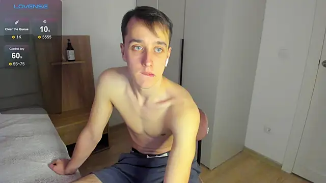 Snapshot of your_super_hero chatting on 03.07.25 your super hero online show from 03.07.25