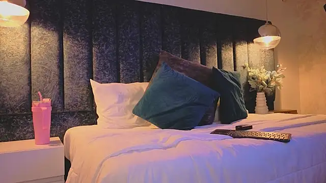 Snapshot of Ariannaa_Suarez1 chatting on 09.24.25 Ariannaa Suarez1 online show from 09.24.25