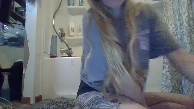 Snapshot of qtkayyzzxoxo chatting on 03.05.25 qtkayyzzxoxo online show from 03.05.25