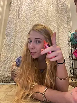 Snapshot of qtkayyzzxoxo chatting on 03.22.25 qtkayyzzxoxo online show from 03.22.25