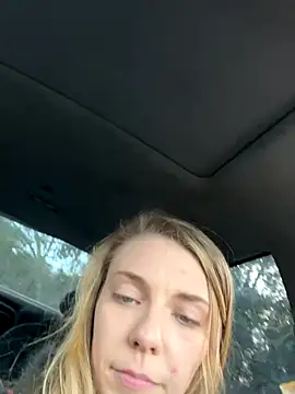 Snapshot of qtkayyzzxoxo chatting on 10.21.25 qtkayyzzxoxo online show from 10.21.25