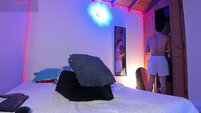 Snapshot of morenosiam chatting on 10.24.25 morenosiam online show from 10.24.25