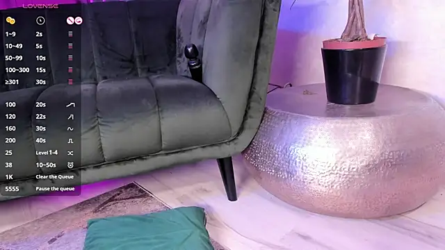 Snapshot of CutiePie69__ chatting on 09.30.25 CutiePie69   online show from 09.30.25