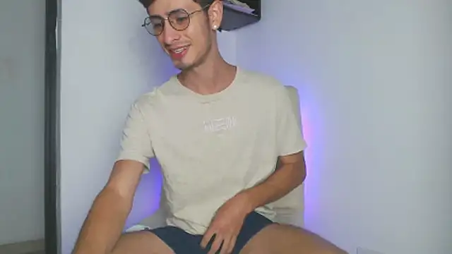 Snapshot of Andy_collins__ chatting on 10.17.25 Andy collins   online show from 10.17.25