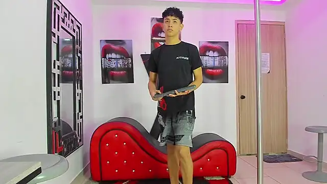 Snapshot of KING_OFF_BOYS chatting on 09.27.25 KING OFF BOYS online show from 09.27.25