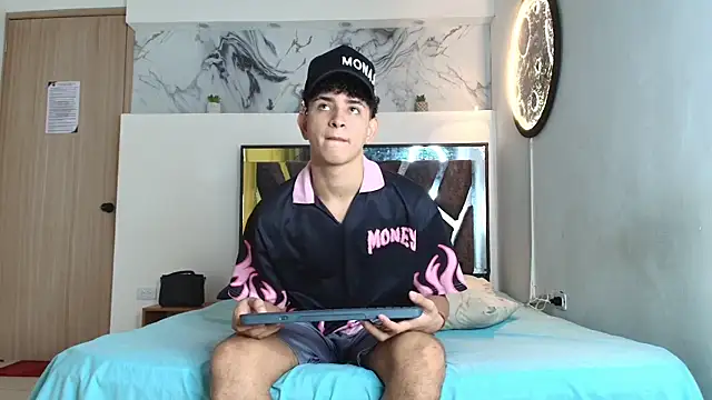 Snapshot of KING_OFF_BOYS chatting on 09.29.25 KING OFF BOYS online show from 09.29.25