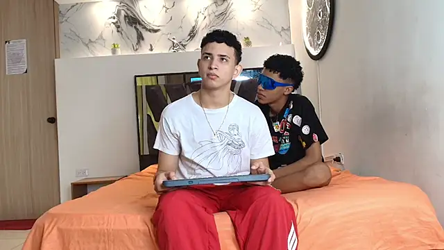 Snapshot of KING_OFF_BOYS chatting on 10.13.25 KING OFF BOYS online show from 10.13.25