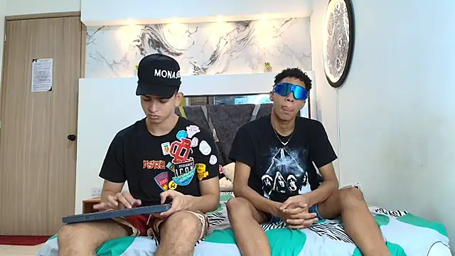 Snapshot of KING_OFF_BOYS chatting on 10.17.25 KING OFF BOYS online show from 10.17.25