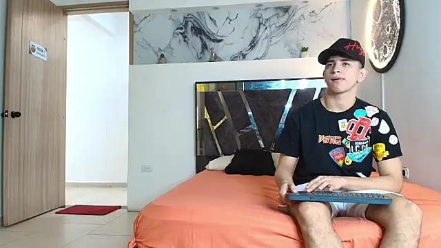 Snapshot of KING_OFF_BOYS chatting on 11.15.25 KING OFF BOYS online show from 11.15.25