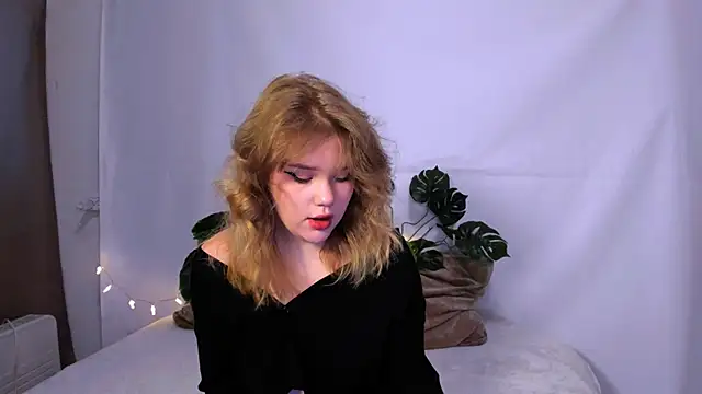 LaseyMoon online show from 03.02.25