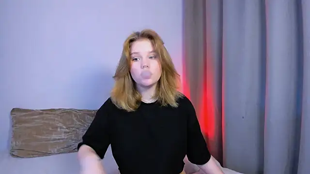 LaseyMoon online show from 09.26.25