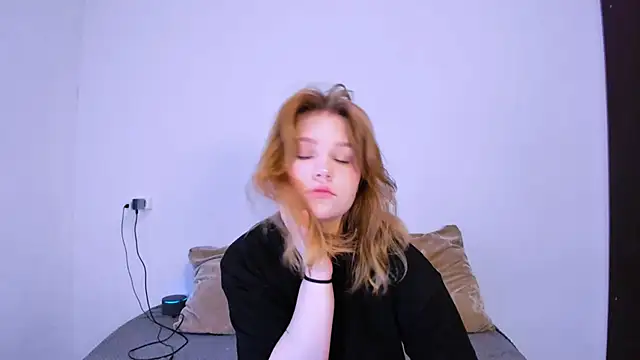 LaseyMoon online show from 11.02.25