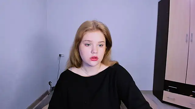 LaseyMoon online show from 11.24.25