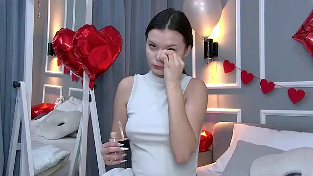 AsterQuinn online show from 02.15.26