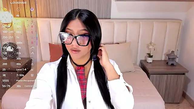 Nicoll Evans  online show from 10.17.25