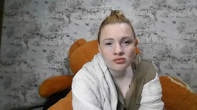 Snapshot of Eveline_May chatting on 10.15.25 Eveline May online show from 10.15.25