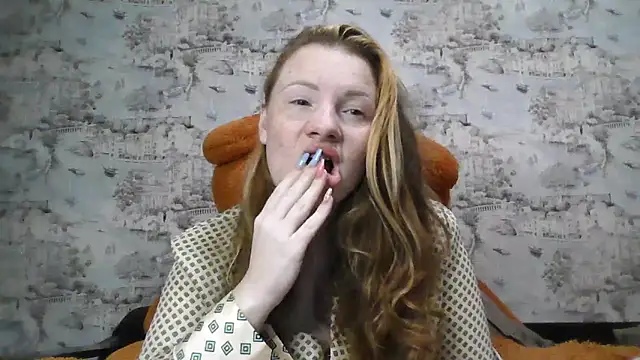 Snapshot of Eveline_May chatting on 10.29.25 Eveline May online show from 10.29.25