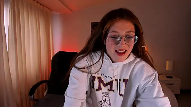 Snapshot of Emily_Warren_ chatting on 09.30.25 Emily Warren online show from 09.30.25