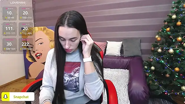 Snapshot of JenniferStone chatting on 12.29.24 JenniferStone online show from 12.29.24