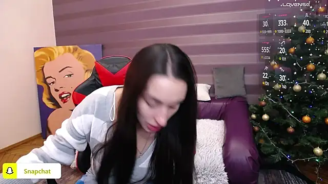 Snapshot of JenniferStone chatting on 01.01.25 JenniferStone online show from 01.01.25