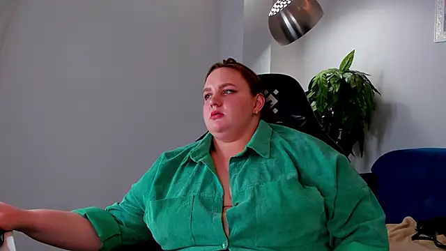 Amy Hall online show from 03.06.25